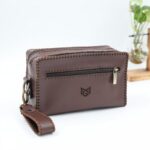 ⁦حقيبة يد جلد طبيعي للجنسين لون بني غامق⁩ - الصورة ⁦2⁩