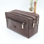 ⁦حقيبة يد جلد طبيعي للجنسين لون بني غامق⁩ - الصورة ⁦6⁩