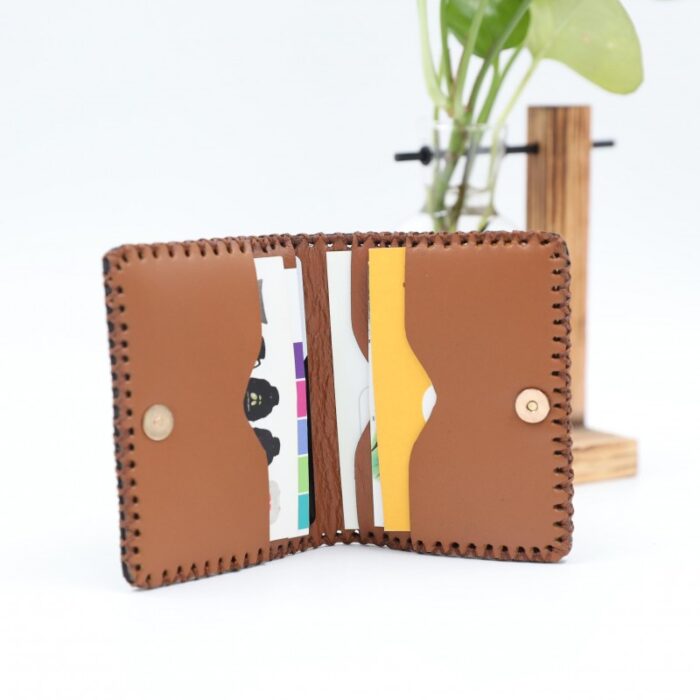 1033751258_67dc644ca710d محفظة للكروت جلد طبيعي لون بني - الصورة 1