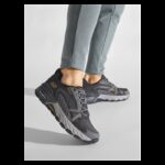 ⁦Skechers Men's Max Protect Shoes - حذاء سكيتشرز ماكس بروتيكت للرجال لون أسود ورمادي وأصفر⁩ - الصورة ⁦6⁩
