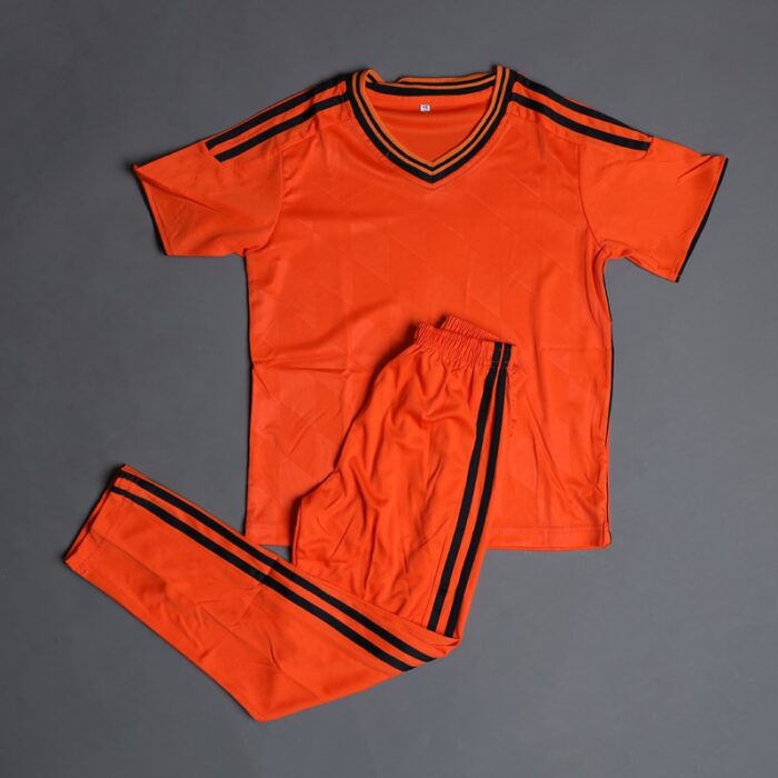 1033751392_67dc650385ef3 طقم رياضي (تيشيرت وبنطال) للأطفال لون برتقالي - الصورة 1