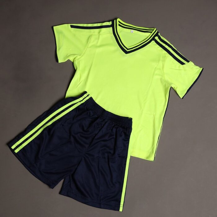 ⁦طقم رياضي (تيشيرت وشورت) للأطفال لون فسفوري⁩ - الصورة ⁦3⁩