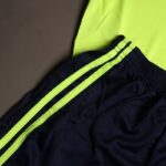 ⁦طقم رياضي (تيشيرت وشورت) للأطفال لون فسفوري⁩ - الصورة ⁦4⁩