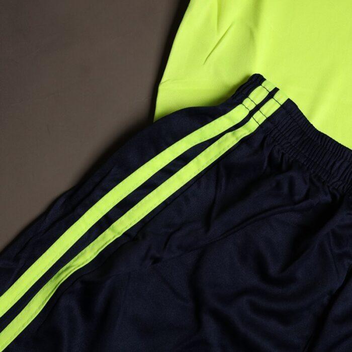 ⁦طقم رياضي (تيشيرت وشورت) للأطفال لون فسفوري⁩ - الصورة ⁦4⁩