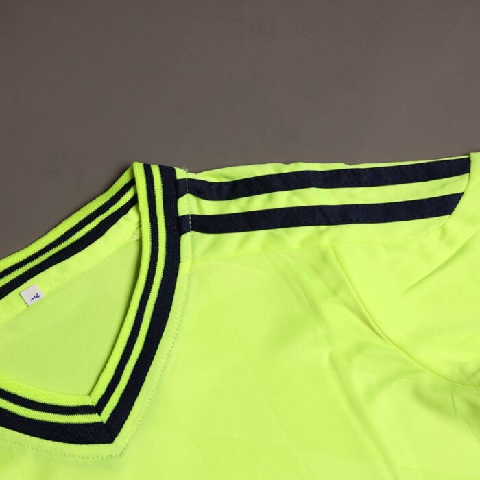 ⁦طقم رياضي (تيشيرت وشورت) للأطفال لون فسفوري⁩ - الصورة ⁦5⁩