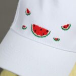 ⁦طاقية قماش مطرزة بتصميم بطيخ لون أبيض⁩ - الصورة ⁦4⁩