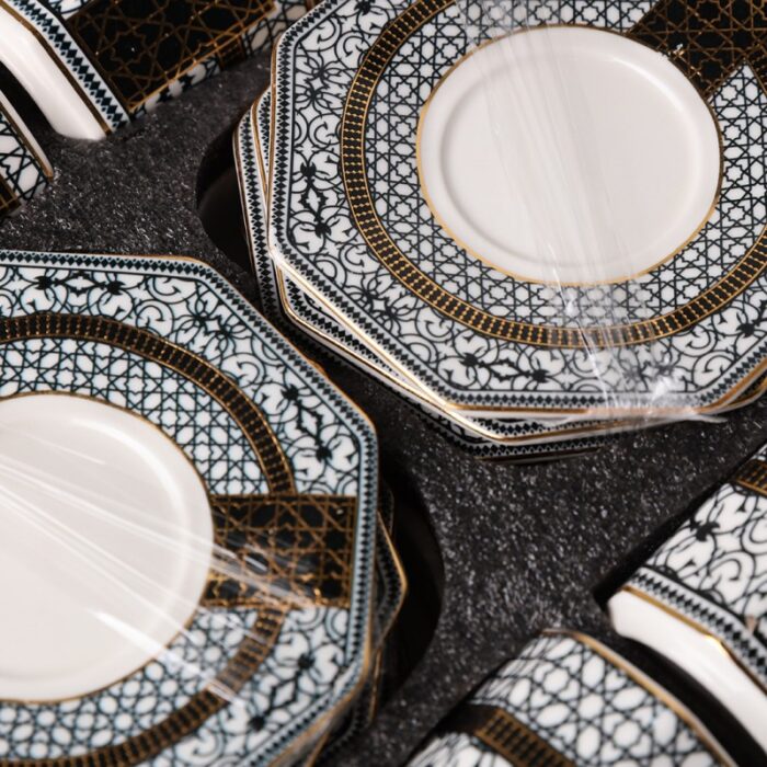 ⁦طقم فناجين قهوة مع صحون عدد 12 لون مزخرف ذهبي واسود⁩ - الصورة ⁦2⁩