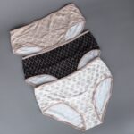 ⁦طقم داخلي نسائي قطن من 3 قطع milk بألوان مختلفة⁩ - الصورة ⁦4⁩