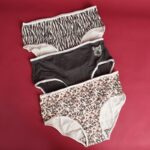 ⁦طقم داخلي نسائي قطن من 3 قطع milk بألوان مختلفة⁩ - الصورة ⁦5⁩