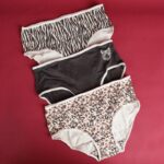 ⁦طقم داخلي نسائي قطن من 3 قطع milk بألوان مختلفة⁩ - الصورة ⁦6⁩