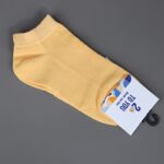 ⁦جوارب قصيرة الكاحل بتصميم ألوان سادة من تو يو (4 أزواج) للنساء بألوان أسود وكحلي وأصفر وأبيض⁩ - الصورة ⁦3⁩