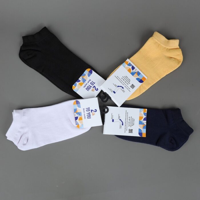 ⁦جوارب قصيرة الكاحل بتصميم ألوان سادة من تو يو (4 أزواج) للنساء بألوان أسود وكحلي وأصفر وأبيض⁩ - الصورة ⁦5⁩