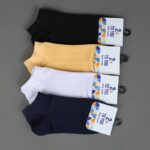 ⁦جوارب قصيرة الكاحل بتصميم ألوان سادة من تو يو (4 أزواج) للنساء بألوان أسود وكحلي وأصفر وأبيض⁩ - الصورة ⁦8⁩