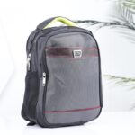 ⁦حقيبة ظهر مدرسية 14 انش لون أسود وأصفر⁩ - الصورة ⁦7⁩