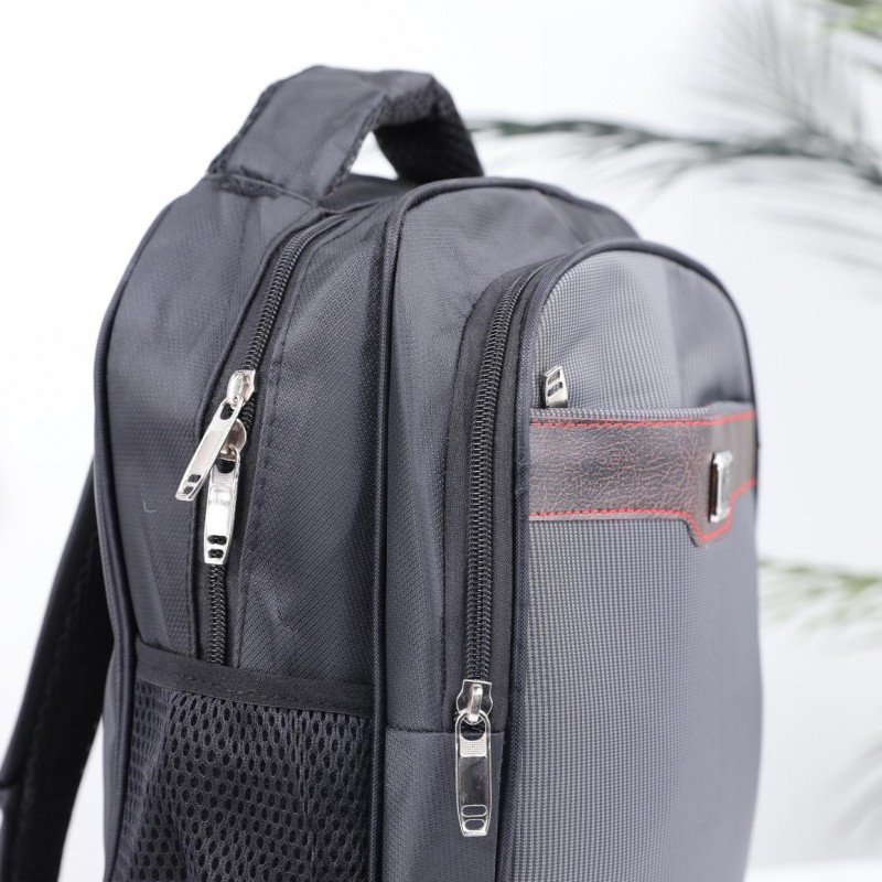 ⁦حقيبة ظهر مدرسية 14 انش لون أسود⁩ - الصورة ⁦1⁩