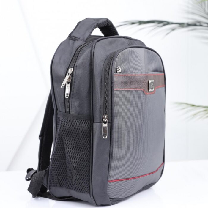 ⁦حقيبة ظهر مدرسية 14 انش لون أسود⁩ - الصورة ⁦5⁩