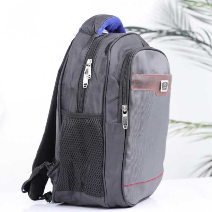 ⁦حقيبة ظهر مدرسية 14 انش لون أسود وأزرق⁩ - الصورة ⁦4⁩