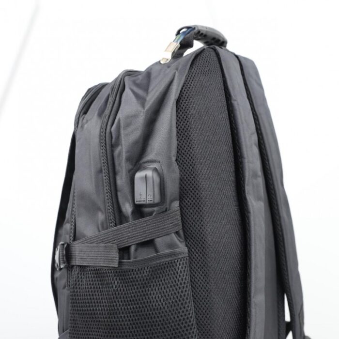 ⁦حقيبة مدرسية 18 انش لون أسود⁩ - الصورة ⁦5⁩