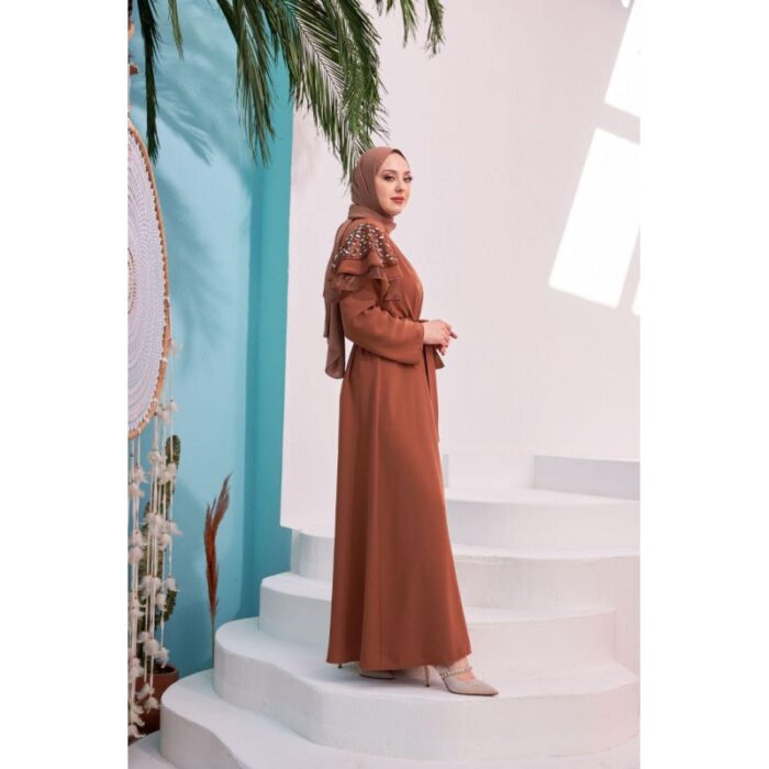 ⁦عباية مفتوحة مع أحجار زركون على الكتف لون بني⁩ - الصورة ⁦2⁩