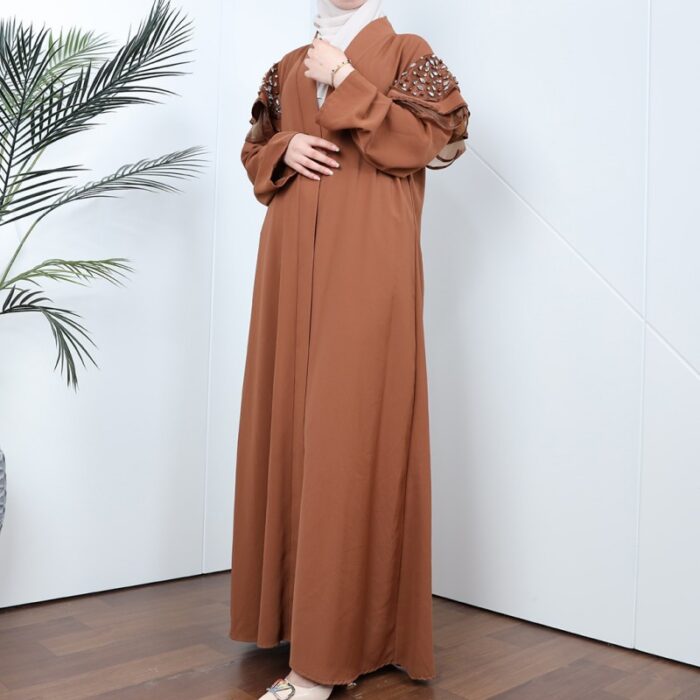 ⁦عباية مفتوحة مع أحجار زركون على الكتف لون بني⁩ - الصورة ⁦6⁩