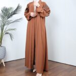 ⁦عباية مفتوحة مع أحجار زركون على الكتف لون بني⁩ - الصورة ⁦7⁩