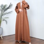 ⁦عباية مفتوحة مع أحجار زركون على الكتف لون بني⁩ - الصورة ⁦8⁩