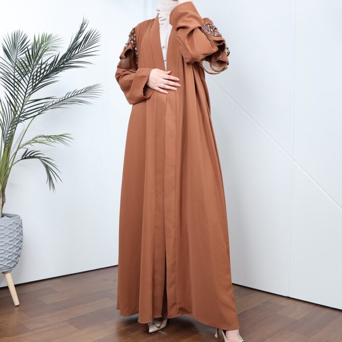 ⁦عباية مفتوحة مع أحجار زركون على الكتف لون بني⁩ - الصورة ⁦8⁩