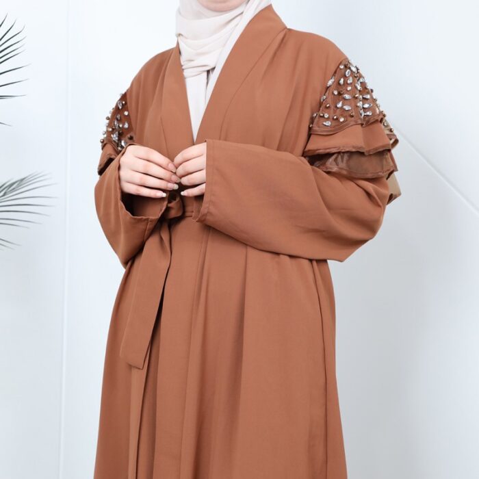 ⁦عباية مفتوحة مع أحجار زركون على الكتف لون بني⁩ - الصورة ⁦13⁩