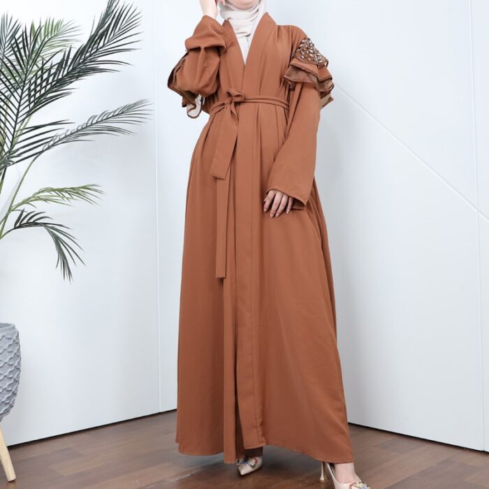 ⁦عباية مفتوحة مع أحجار زركون على الكتف لون بني⁩ - الصورة ⁦16⁩