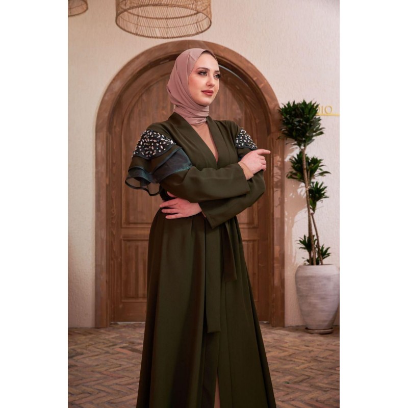 ⁦عباية مفتوحة مع أحجار زركون على الكتف لون زيتي⁩ - الصورة ⁦1⁩
