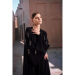 عباية بسحاب قصير لون أسود