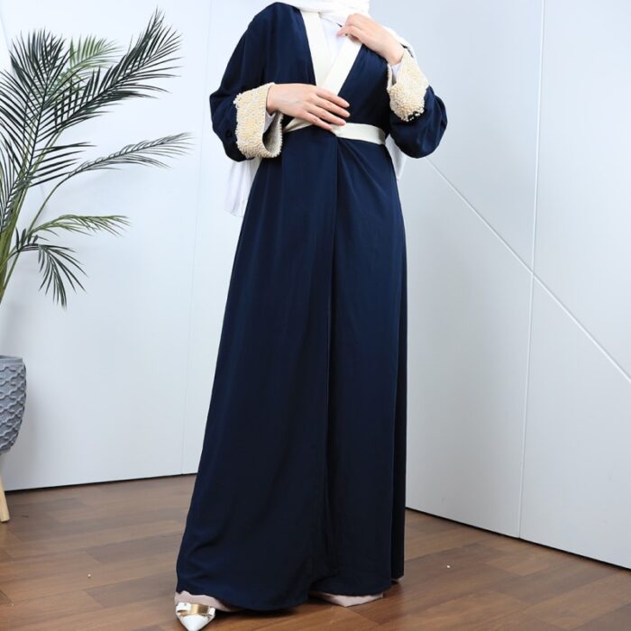 ⁦عباية مفتوحة لون كحلي بتصميم لولو على أطراف الكم⁩ - الصورة ⁦4⁩