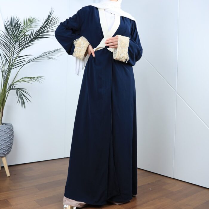 ⁦عباية مفتوحة لون كحلي بتصميم لولو على أطراف الكم⁩ - الصورة ⁦5⁩