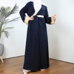 ⁦عباية مفتوحة لون كحلي بتصميم لولو على أطراف الكم⁩ - الصورة ⁦6⁩