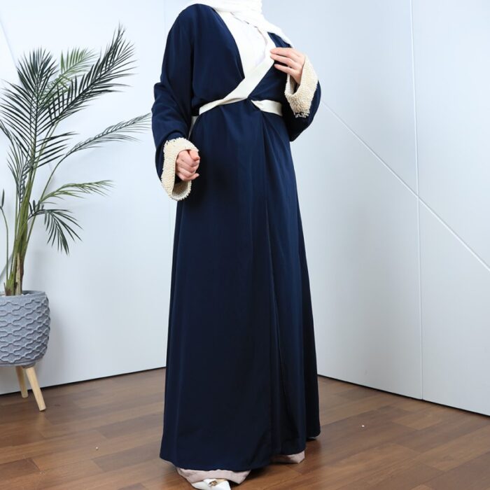 ⁦عباية مفتوحة لون كحلي بتصميم لولو على أطراف الكم⁩ - الصورة ⁦7⁩