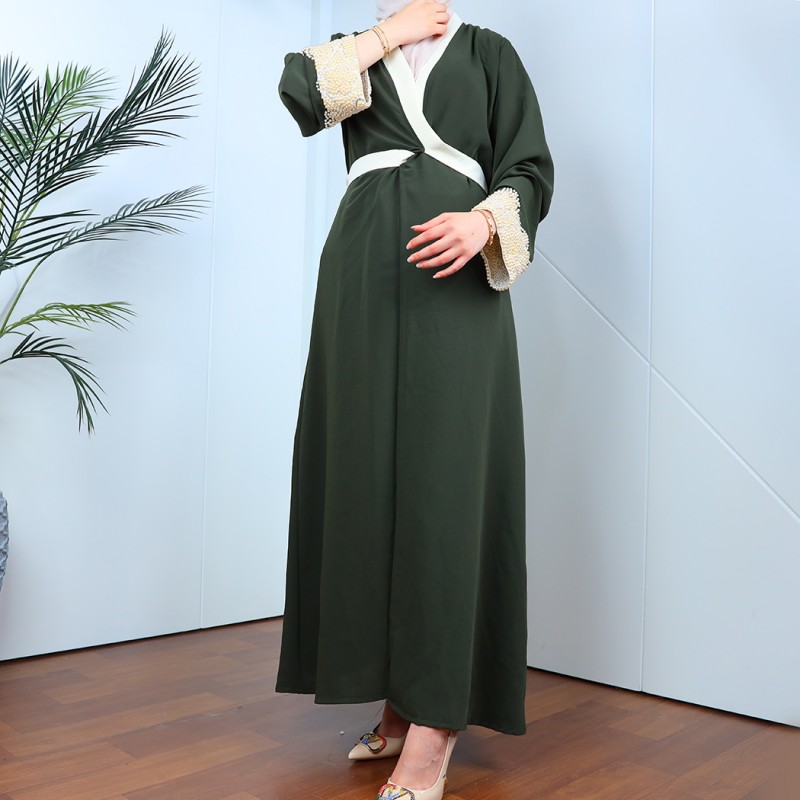 ⁦عباية مفتوحة لون زيتي بتصميم لولو على أطراف الكم⁩ - الصورة ⁦1⁩