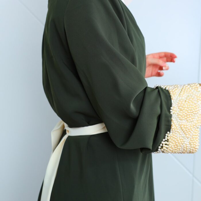 ⁦عباية مفتوحة لون زيتي بتصميم لولو على أطراف الكم⁩ - الصورة ⁦9⁩