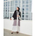 عباية مفتوحة لون أسود وأبيض ورمادي