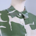 ⁦قميص بأكمام طويلة لون أخضر وبيج⁩ - الصورة ⁦5⁩