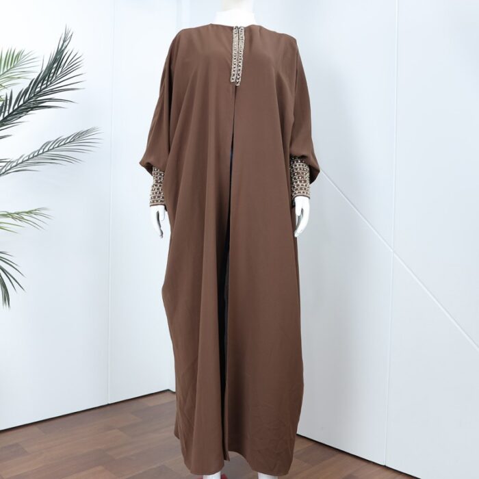 1033751993_67dc68bd184ea عباية مفتوحة بتصميم خرز من الأمام لون بني - الصورة 1