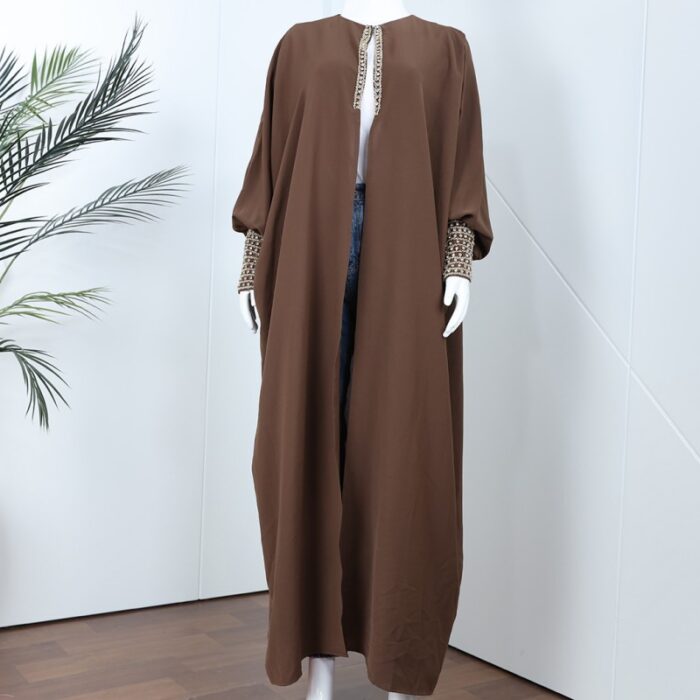 ⁦عباية مفتوحة بتصميم خرز من الأمام لون بني⁩ - الصورة ⁦5⁩