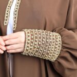 ⁦عباية مفتوحة بتصميم خرز من الأمام لون بني⁩ - الصورة ⁦12⁩