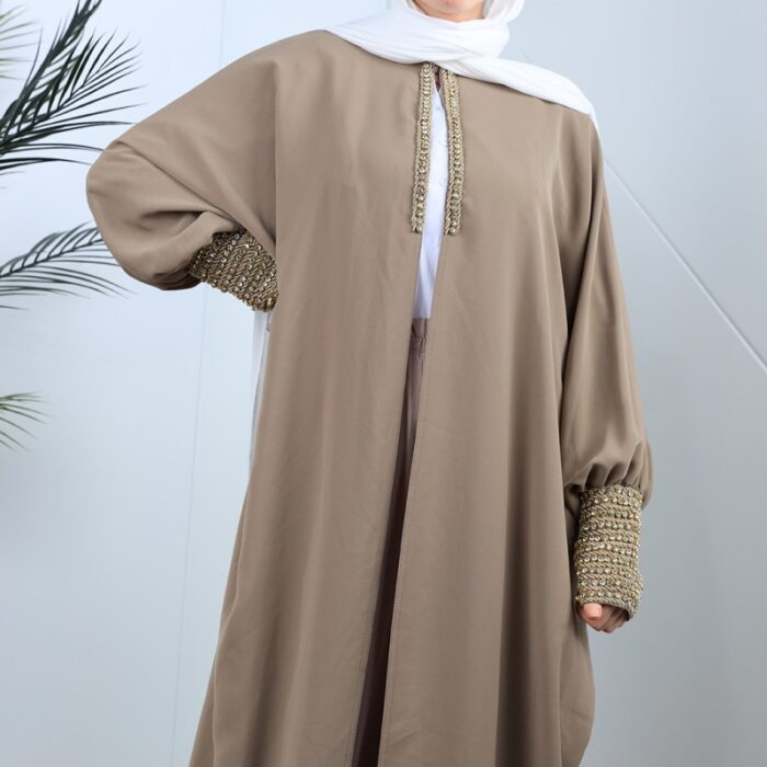 ⁦عباية مفتوحة بتصميم خرز من الأمام لون بيج⁩ - الصورة ⁦6⁩