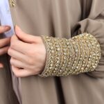 ⁦عباية مفتوحة بتصميم خرز من الأمام لون بيج⁩ - الصورة ⁦8⁩