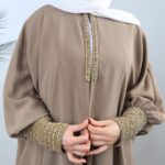 ⁦عباية مفتوحة بتصميم خرز من الأمام لون بيج⁩ - الصورة ⁦12⁩