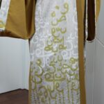 ⁦عباية مفتوحة لون زيتي وبيج⁩ - الصورة ⁦8⁩