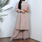 ⁦طقم شرعي قطعتين لون بيج⁩ - الصورة ⁦2⁩