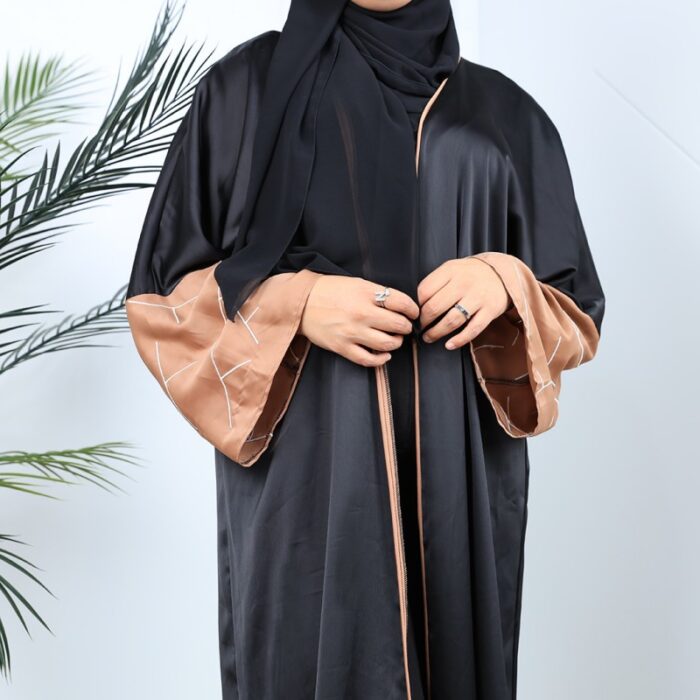 1033752023_67dc6974423ed عباية مفتوحة للنساء لون أسود وبيج - الصورة 1