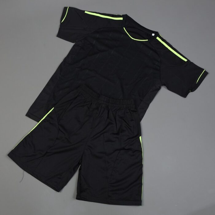1033752112_67dc6a073e628 طقم رياضي (تيشيرت وشورت) لون أسود وأصفر فسفوري - الصورة 1