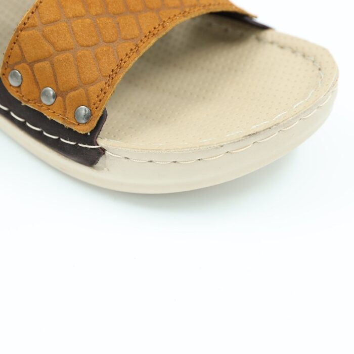 ⁦شبشب طبي جلد طبيعي للرجال لون بني محروق وعسلي⁩ - الصورة ⁦3⁩